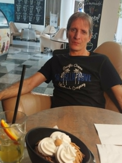 Attila, 64 �ves t�rskeres� f�rfi, Buda�rs