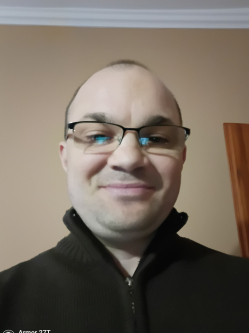 Norbert, 43 �ves t�rskeres� f�rfi, Beregsur�ny