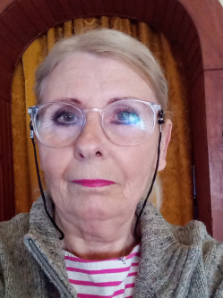 Ilonka, 70 �ves t�rskeres� n�, West Sussex
