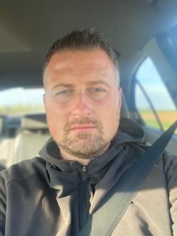 Robi, 47 �ves t�rskeres� f�rfi, Lengyelt�ti