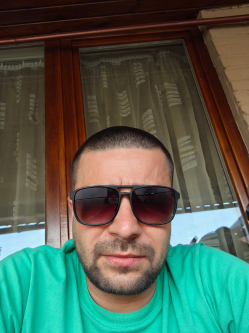 Imre, 38 �ves t�rskeres� f�rfi, Mak�