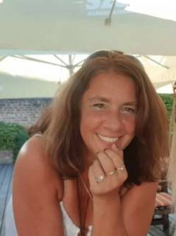Eszter, 57 �ves t�rskeres� n�, K�szeg