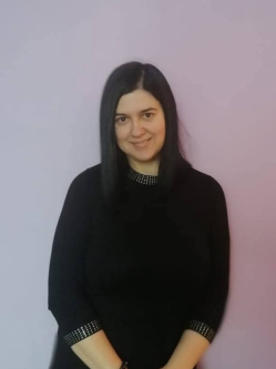 Adrienn, 39 �ves t�rskeres� n�, Orosh�za