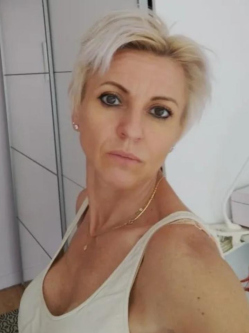 Piroska, 52 �ves t�rskeres� n�, Kecskem�t