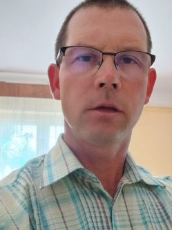 Lajos, 40 �ves t�rskeres� f�rfi, Mez�zombor
