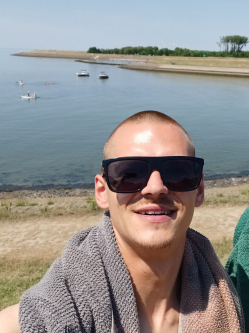 Tomi, 29 �ves t�rskeres� f�rfi, Szigetszentmikl�s