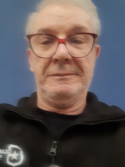 Zolt�n, 70 �ves t�rskeres� f�rfi, Duna�jv�ros