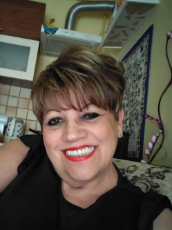 Rozi, 69 �ves t�rskeres� n�, Baja
