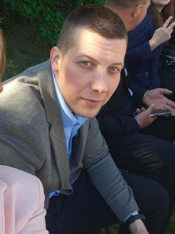 Levi, 24 �ves t�rskeres� f�rfi, Budakal�sz