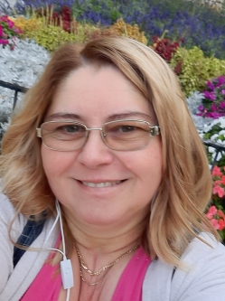 Tina, 56 �ves t�rskeres� n�, Monor