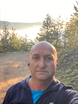 R�bert, 54 �ves t�rskeres� f�rfi, Okcit�nia