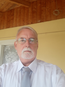Csabi, 68 �ves t�rskeres� f�rfi, Kemence