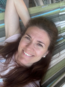 Ildik�, 39 �ves t�rskeres� n�, N�gr�d