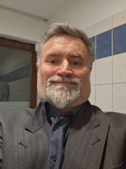 Ern�, 55 �ves t�rskeres� f�rfi, Ebes