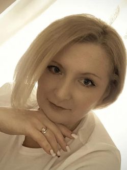 Sarolta, 45 �ves t�rskeres� n�, Gy�r