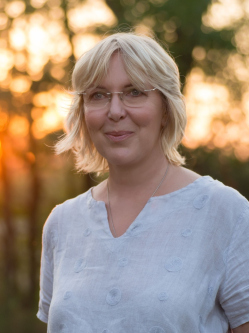 Zsuzsanna, 61 �ves t�rskeres� n�, H�dmez�v�s�rhely