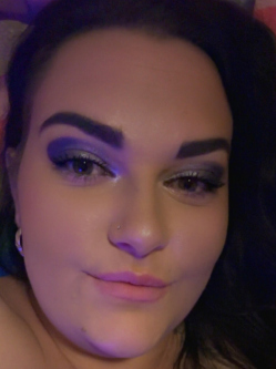 Dorina, 25 �ves t�rskeres� n�, Hajm�sk�r