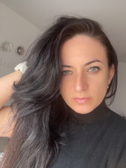 �gi, 45 �ves t�rskeres� n�, Kisk�r�s