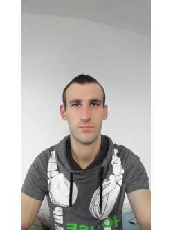 Korn�l, 36 �ves t�rskeres� f�rfi, Ny�rsap�t