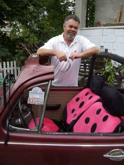 Zola, 71 �ves t�rskeres� f�rfi, Adony