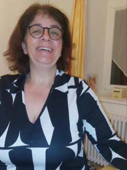 Bogl�rka, 57 �ves t�rskeres� n�, Szombathely
