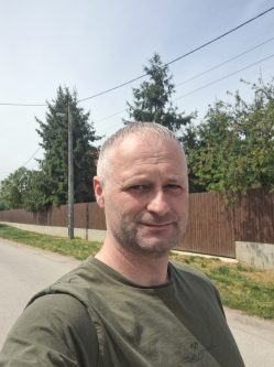 L�szl�, 42 �ves t�rskeres� f�rfi, �porka