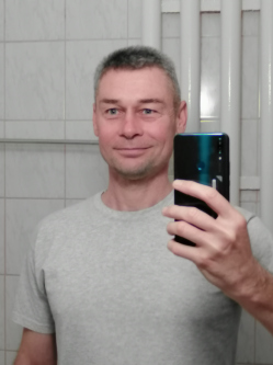 D�me, 51 �ves t�rskeres� f�rfi, Debrecen