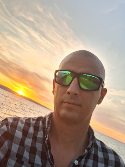 Tibor, 42 �ves t�rskeres� f�rfi, Veszpr�m
