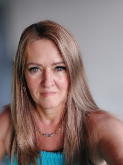 Andrea, 53 �ves t�rskeres� n�, Mez�k�vesd