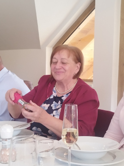 Kata, 65 �ves t�rskeres� n�, Ecseg