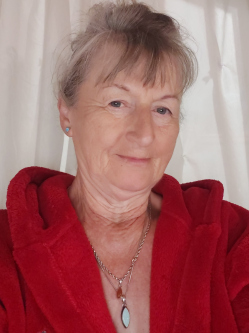 JUCUS, 67 �ves t�rskeres� n�, Sz�kesfeh�rv�r