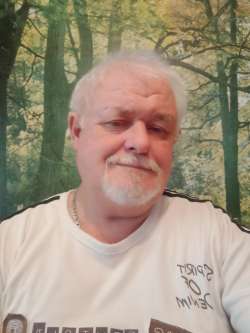 P�l, 67 �ves t�rskeres� f�rfi, Dunaf�ldv�r