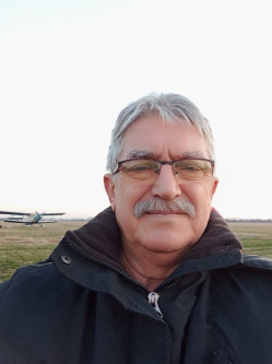 J�nos, 73 �ves t�rskeres� f�rfi, B�k�s