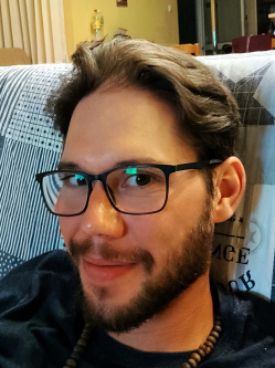 M�rton, 32 �ves t�rskeres� f�rfi, K�ka