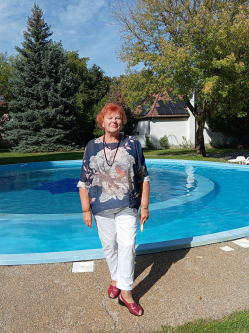 Galina, 77 �ves t�rskeres� n�, Ajka