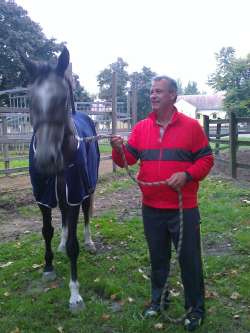 Roland, 63 �ves t�rskeres� f�rfi, Orosh�za