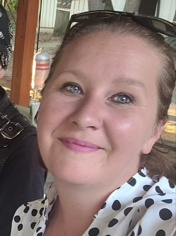 Anna, 39 �ves t�rskeres� n�, Szeged
