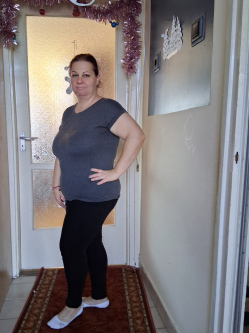 Edina, 42 �ves t�rskeres� n�, Ny�regyh�za
