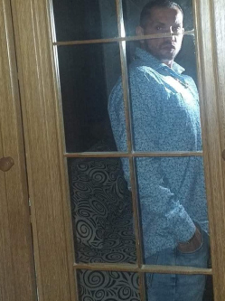 M�rton, 37 �ves t�rskeres� f�rfi, J�szf�nyszaru
