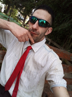 Feri, 34 �ves t�rskeres� f�rfi, Domb�v�r
