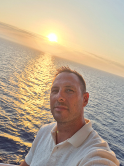 Krisz, 39 �ves t�rskeres� f�rfi, G�d�ll�