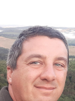 K�lm�n, 37 �ves t�rskeres� f�rfi, J�szkarajen�