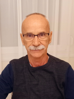 L�szl�, 67 �ves t�rskeres� f�rfi, Szeksz�rd