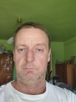 Tam�s, 54 �ves t�rskeres� f�rfi, L�b�ny