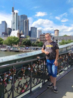 Benjamin, 27 �ves t�rskeres� f�rfi, Ilk