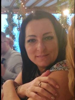 No�mi, 49 �ves t�rskeres� n�, Szigethalom
