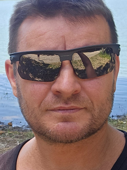 R�bert, 49 �ves t�rskeres� f�rfi, Cik�