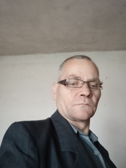 Zolt�n, 45 �ves t�rskeres� f�rfi, Kis�jsz�ll�s