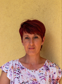 Krisztina, 53 �ves t�rskeres� n�, G�d�ll�
