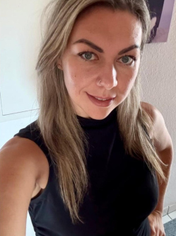Zs�fia, 36 �ves t�rskeres� n�, Gy�r